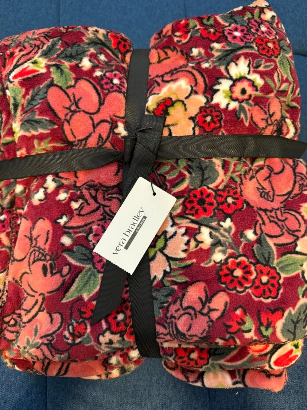 Vera Bradley Disney Minnie Mouse & Daisy Hidden Hearts Essential Throw Blanket